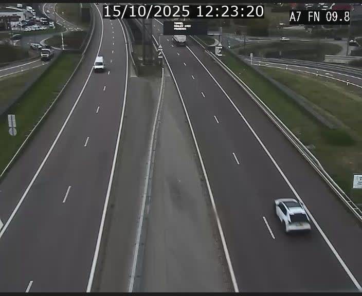 <h2>Caméra trafic Luxembourg - A7, Tunnel Gousselerbierg, sortie sud, direction rond-point Lorentzweiler (BK 9.9)</h2>