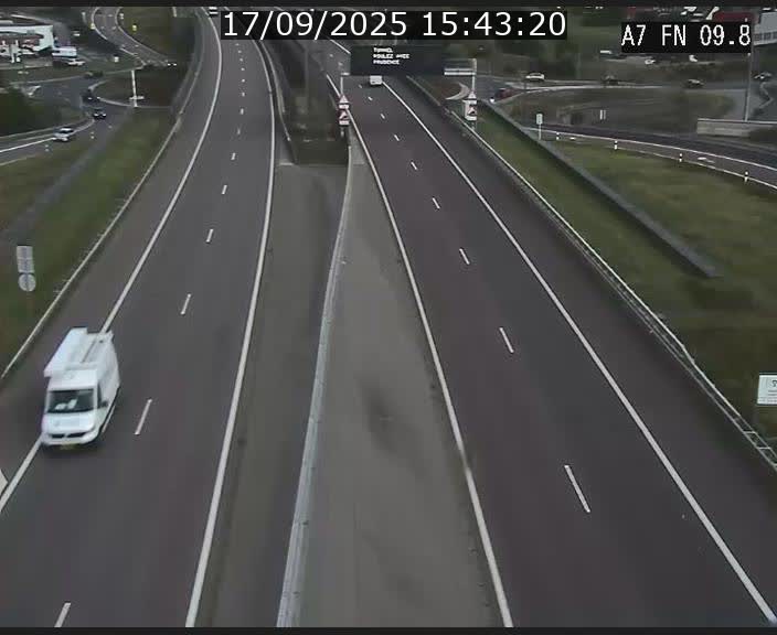 <h2>Caméra trafic Luxembourg - A7, Tunnel Gousselerbierg, sortie sud, direction rond-point Lorentzweiler (BK 9.9)</h2>