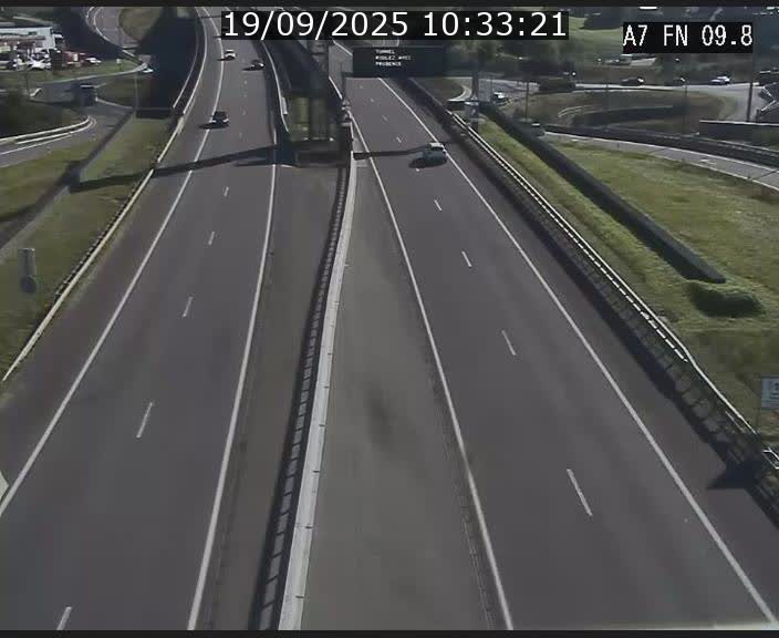 <h2>Caméra trafic Luxembourg - A7, Tunnel Gousselerbierg, sortie sud, direction rond-point Lorentzweiler (BK 9.9)</h2>