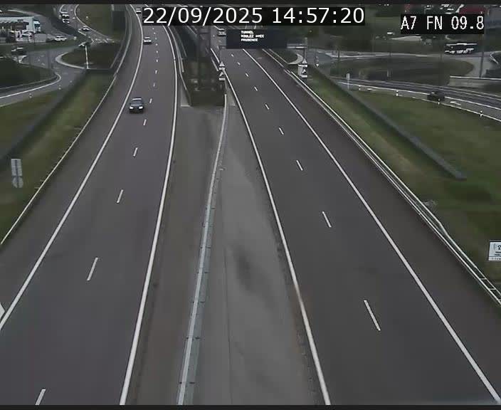 <h2>Caméra trafic Luxembourg - A7, Tunnel Gousselerbierg, sortie sud, direction rond-point Lorentzweiler (BK 9.9)</h2>