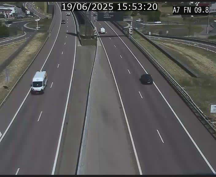 <h2>Caméra trafic Luxembourg - A7, Tunnel Gousselerbierg, sortie sud, direction rond-point Lorentzweiler (BK 9.9)</h2>