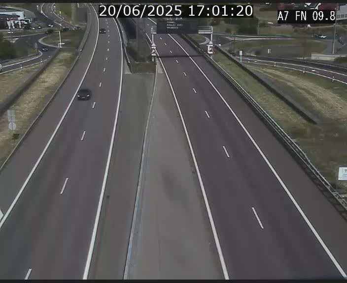 <h2>Caméra trafic Luxembourg - A7, Tunnel Gousselerbierg, sortie sud, direction rond-point Lorentzweiler (BK 9.9)</h2>