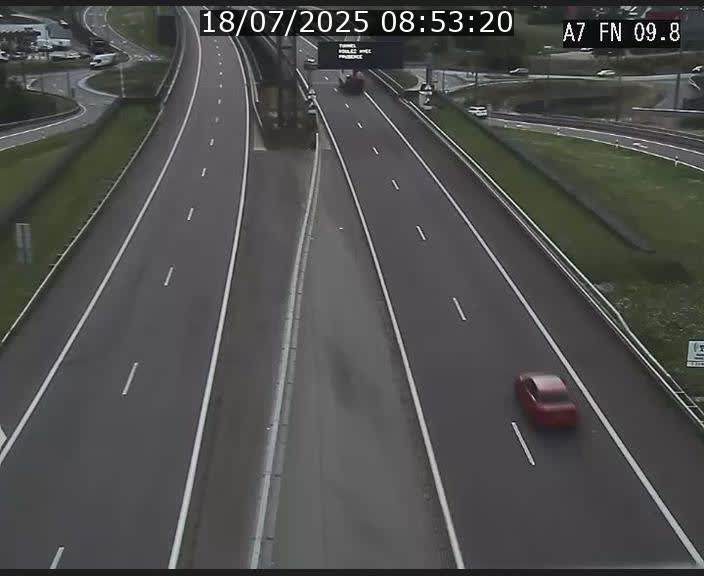 <h2>Caméra trafic Luxembourg - A7, Tunnel Gousselerbierg, sortie sud, direction rond-point Lorentzweiler (BK 9.9)</h2>