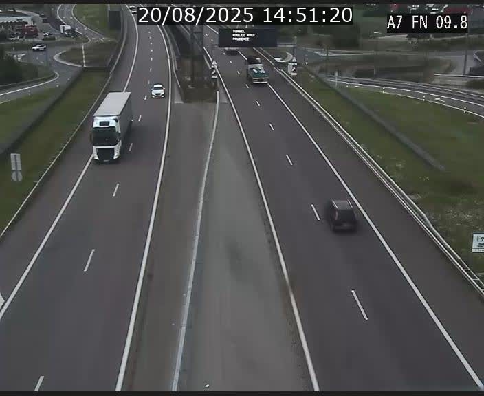 <h2>Caméra trafic Luxembourg - A7, Tunnel Gousselerbierg, sortie sud, direction rond-point Lorentzweiler (BK 9.9)</h2>