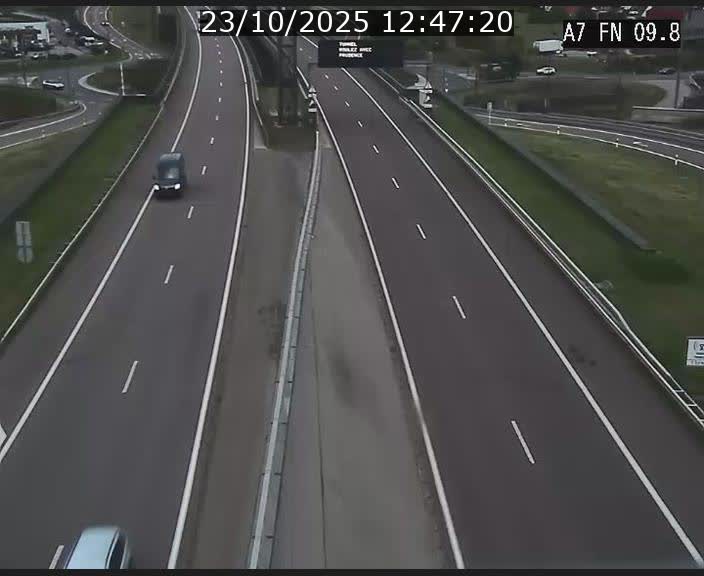 <h2>Caméra trafic Luxembourg - A7, Tunnel Gousselerbierg, sortie sud, direction rond-point Lorentzweiler (BK 9.9)</h2>