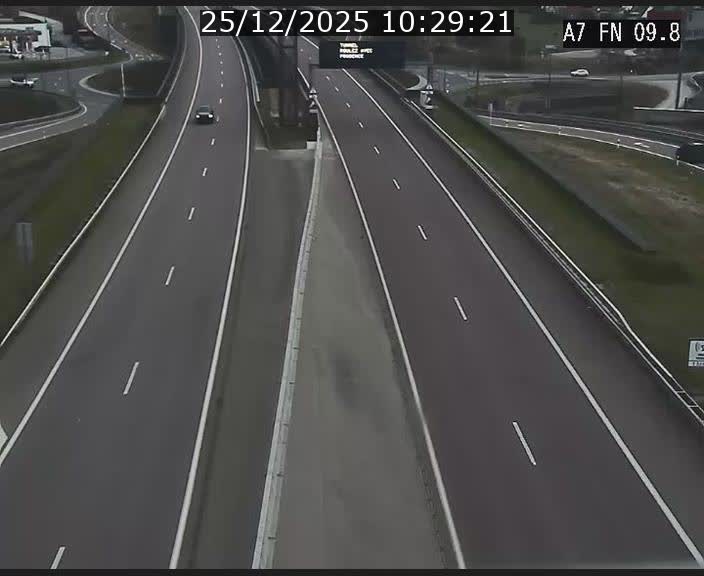 <h2>Caméra trafic Luxembourg - A7, Tunnel Gousselerbierg, sortie sud, direction rond-point Lorentzweiler (BK 9.9)</h2>