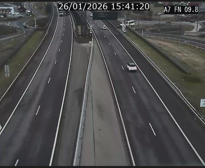 <h2>Caméra trafic Luxembourg - A7, Tunnel Gousselerbierg, sortie sud, direction rond-point Lorentzweiler (BK 9.9)</h2>