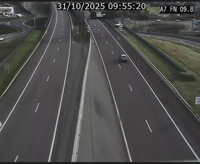 <h2>Caméra trafic Luxembourg - A7, Tunnel Gousselerbierg, sortie sud, direction rond-point Lorentzweiler (BK 9.9)</h2>