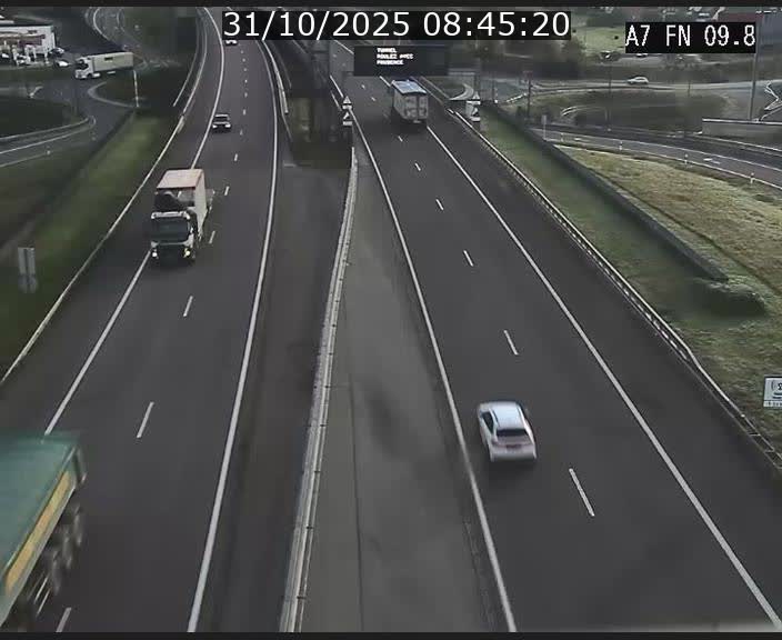 <h2>Caméra trafic Luxembourg - A7, Tunnel Gousselerbierg, sortie sud, direction rond-point Lorentzweiler (BK 9.9)</h2>