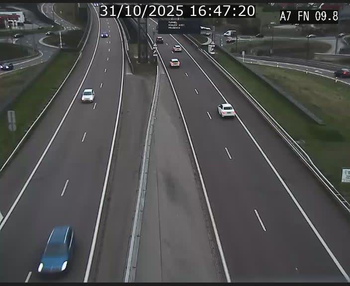 <h2>Caméra trafic Luxembourg - A7, Tunnel Gousselerbierg, sortie sud, direction rond-point Lorentzweiler (BK 9.9)</h2>