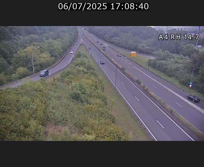 Traffic live webcam Luxembourg Jonction Lankelz - A4 - BK 14.7 - direction Luxembourg