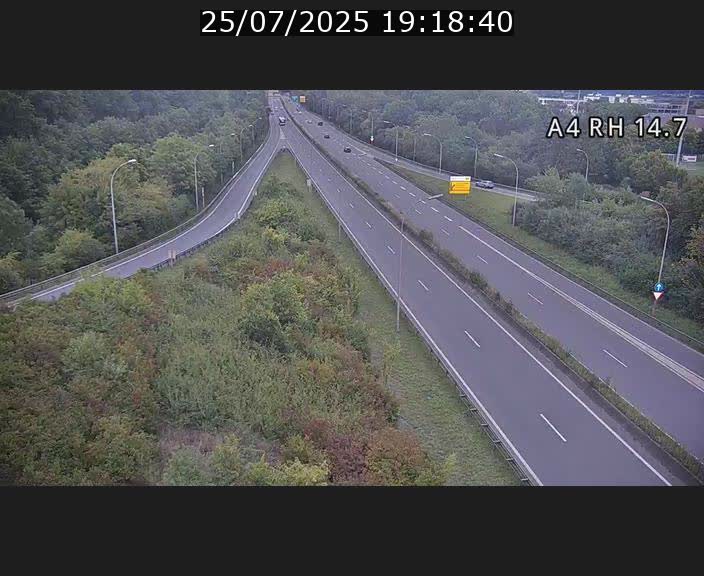Traffic live webcam Luxembourg Jonction Lankelz - A4 - BK 14.7 - direction Luxembourg