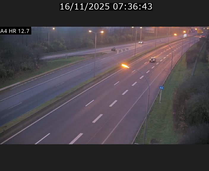 Traffic live webcam Luxembourg Esch sur Alzette - A4 - BK 12.7 - direction Esch-Belval