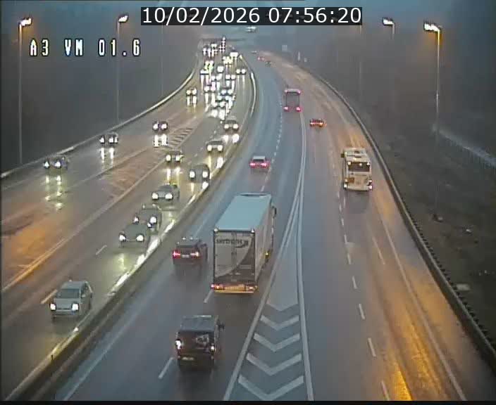 <h2>Traffic live webcam Luxembourg - Croix de Gasperich - A3 - BK 1.6 - direction France/Aire de Berchem</h2>