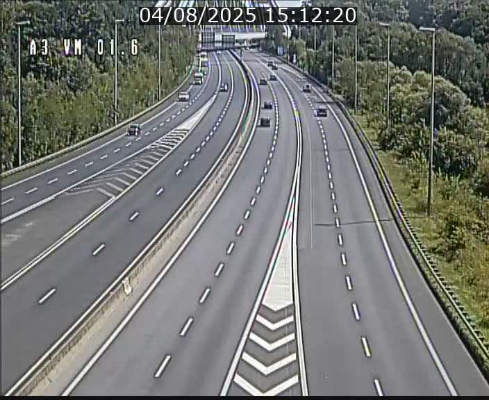 Traffic live webcam Luxembourg - Croix de Gasperich - A3 - BK 1.6 - direction France/Aire de Berchem