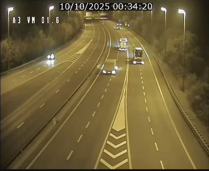 <h2>Traffic live webcam Luxembourg - Croix de Gasperich - A3 - BK 1.6 - direction France/Aire de Berchem</h2>