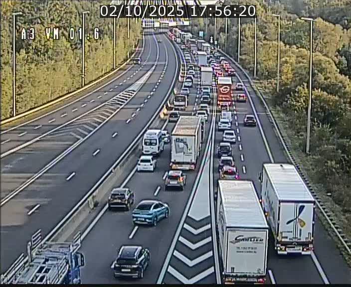 <h2>Traffic live webcam Luxembourg - Croix de Gasperich - A3 - BK 1.6 - direction France/Aire de Berchem</h2>