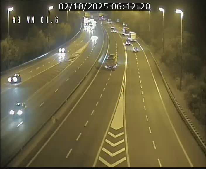 <h2>Traffic live webcam Luxembourg - Croix de Gasperich - A3 - BK 1.6 - direction France/Aire de Berchem</h2>