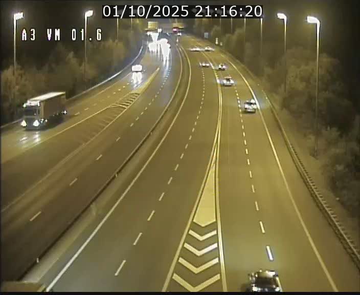 <h2>Traffic live webcam Luxembourg - Croix de Gasperich - A3 - BK 1.6 - direction France/Aire de Berchem</h2>