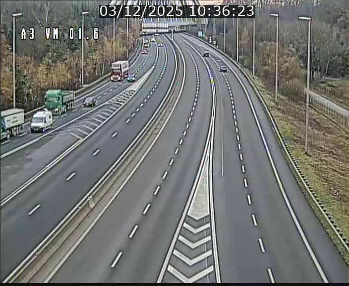 <h2>Traffic live webcam Luxembourg - Croix de Gasperich - A3 - BK 1.6 - direction France/Aire de Berchem</h2>