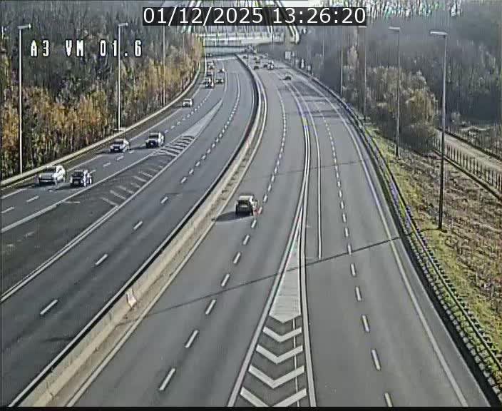 <h2>Traffic live webcam Luxembourg - Croix de Gasperich - A3 - BK 1.6 - direction France/Aire de Berchem</h2>