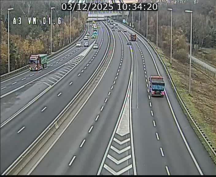 <h2>Traffic live webcam Luxembourg - Croix de Gasperich - A3 - BK 1.6 - direction France/Aire de Berchem</h2>