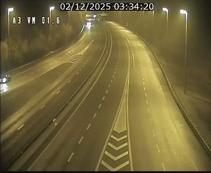 <h2>Traffic live webcam Luxembourg - Croix de Gasperich - A3 - BK 1.6 - direction France/Aire de Berchem</h2>