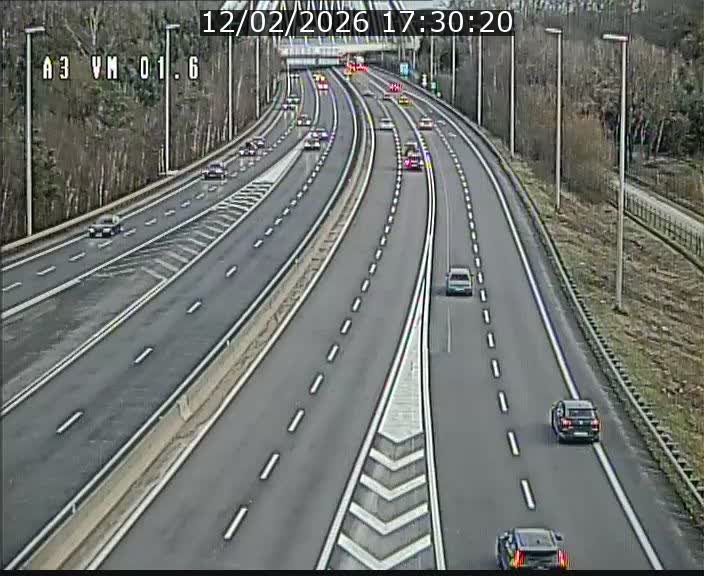 Traffic live webcam Luxembourg - Croix de Gasperich - A3 - BK 1.6 - direction France/Aire de Berchem