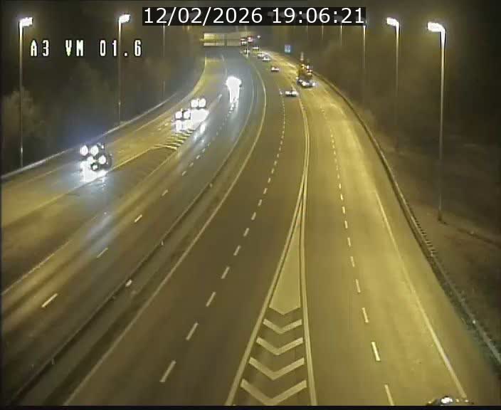 <h2>Traffic live webcam Luxembourg - Croix de Gasperich - A3 - BK 1.6 - direction France/Aire de Berchem</h2>