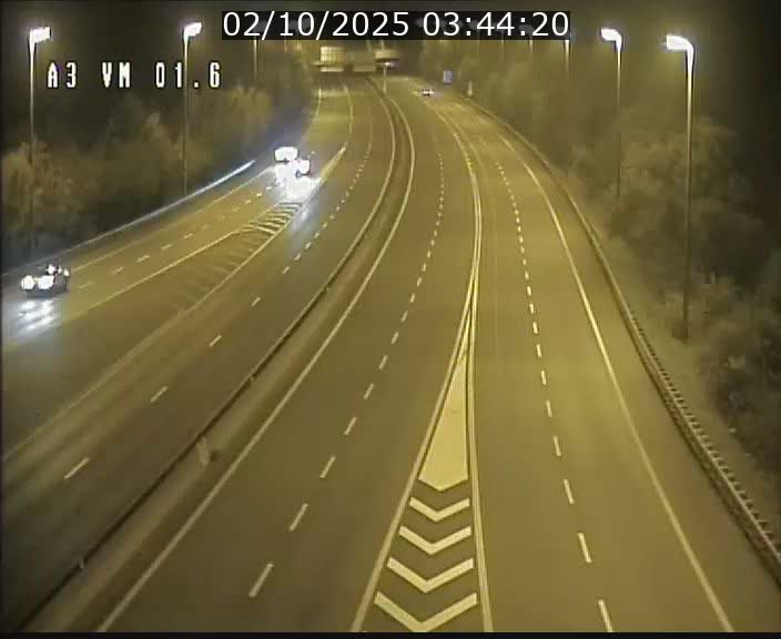<h2>Traffic live webcam Luxembourg - Croix de Gasperich - A3 - BK 1.6 - direction France/Aire de Berchem</h2>