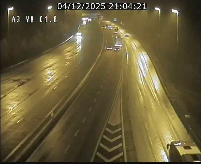 <h2>Traffic live webcam Luxembourg - Croix de Gasperich - A3 - BK 1.6 - direction France/Aire de Berchem</h2>