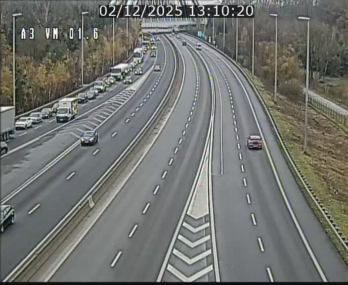 <h2>Traffic live webcam Luxembourg - Croix de Gasperich - A3 - BK 1.6 - direction France/Aire de Berchem</h2>