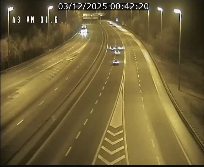 <h2>Traffic live webcam Luxembourg - Croix de Gasperich - A3 - BK 1.6 - direction France/Aire de Berchem</h2>