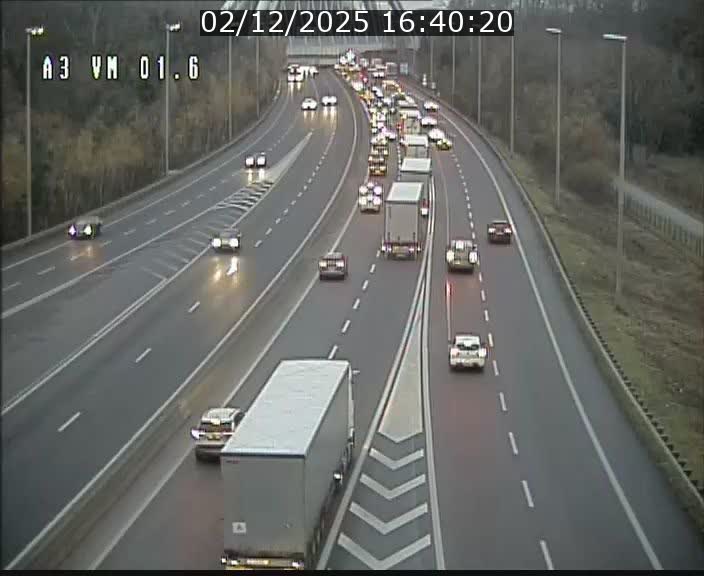 <h2>Traffic live webcam Luxembourg - Croix de Gasperich - A3 - BK 1.6 - direction France/Aire de Berchem</h2>