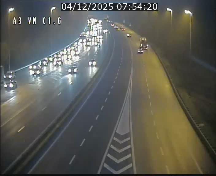 <h2>Traffic live webcam Luxembourg - Croix de Gasperich - A3 - BK 1.6 - direction France/Aire de Berchem</h2>