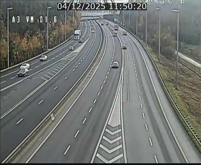<h2>Traffic live webcam Luxembourg - Croix de Gasperich - A3 - BK 1.6 - direction France/Aire de Berchem</h2>