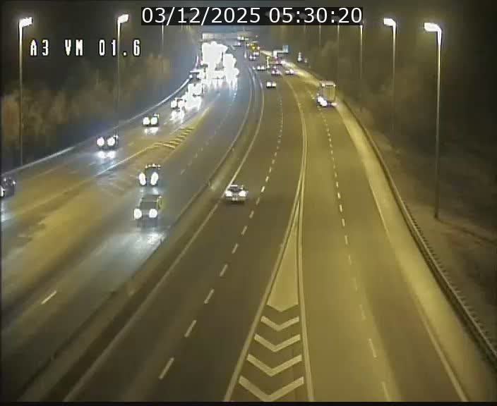 <h2>Traffic live webcam Luxembourg - Croix de Gasperich - A3 - BK 1.6 - direction France/Aire de Berchem</h2>