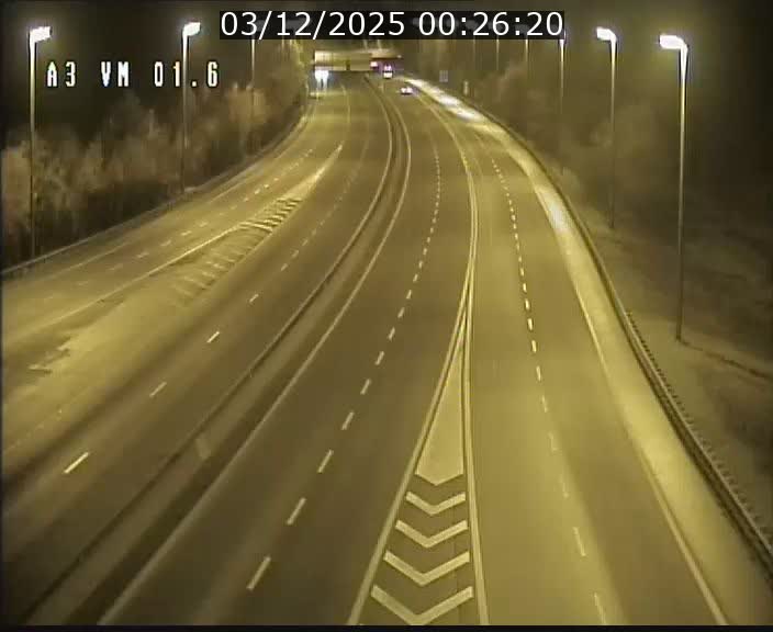 <h2>Traffic live webcam Luxembourg - Croix de Gasperich - A3 - BK 1.6 - direction France/Aire de Berchem</h2>