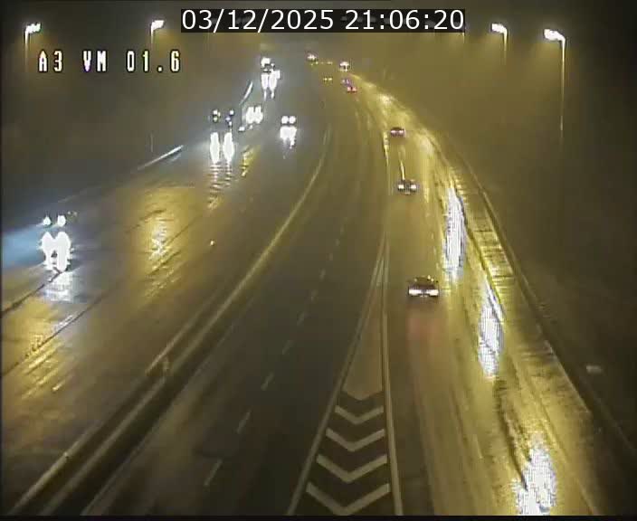 <h2>Traffic live webcam Luxembourg - Croix de Gasperich - A3 - BK 1.6 - direction France/Aire de Berchem</h2>