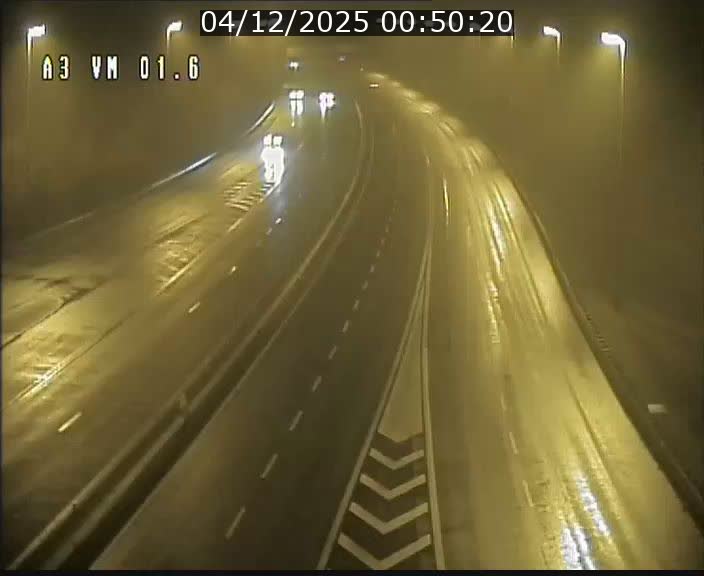 <h2>Traffic live webcam Luxembourg - Croix de Gasperich - A3 - BK 1.6 - direction France/Aire de Berchem</h2>