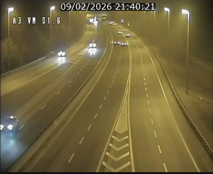 <h2>Traffic live webcam Luxembourg - Croix de Gasperich - A3 - BK 1.6 - direction France/Aire de Berchem</h2>