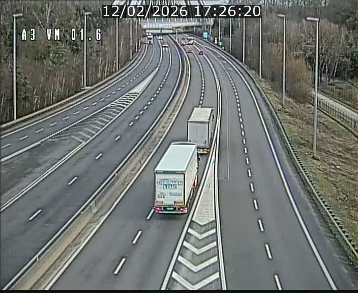<h2>Traffic live webcam Luxembourg - Croix de Gasperich - A3 - BK 1.6 - direction France/Aire de Berchem</h2>