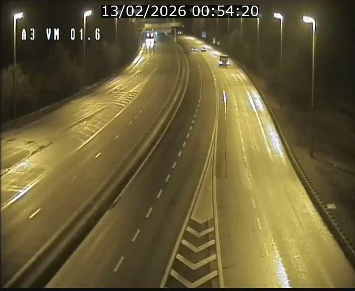 <h2>Traffic live webcam Luxembourg - Croix de Gasperich - A3 - BK 1.6 - direction France/Aire de Berchem</h2>