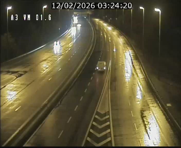 <h2>Traffic live webcam Luxembourg - Croix de Gasperich - A3 - BK 1.6 - direction France/Aire de Berchem</h2>