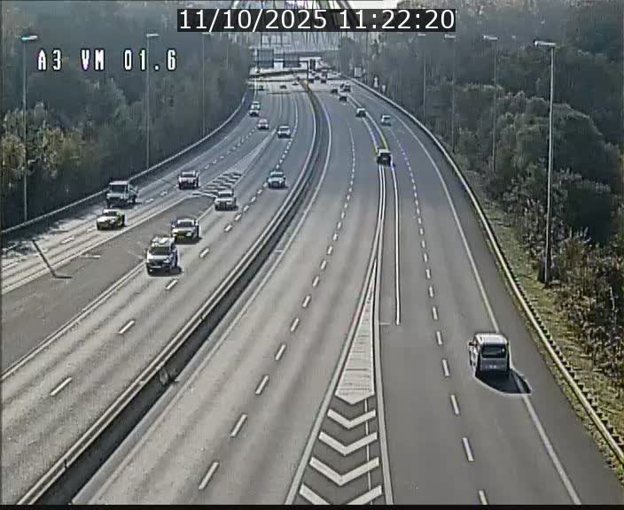 <h2>Traffic live webcam Luxembourg - Croix de Gasperich - A3 - BK 1.6 - direction France/Aire de Berchem</h2>