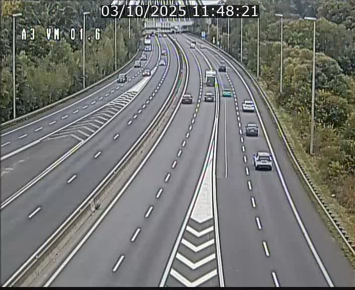 <h2>Traffic live webcam Luxembourg - Croix de Gasperich - A3 - BK 1.6 - direction France/Aire de Berchem</h2>