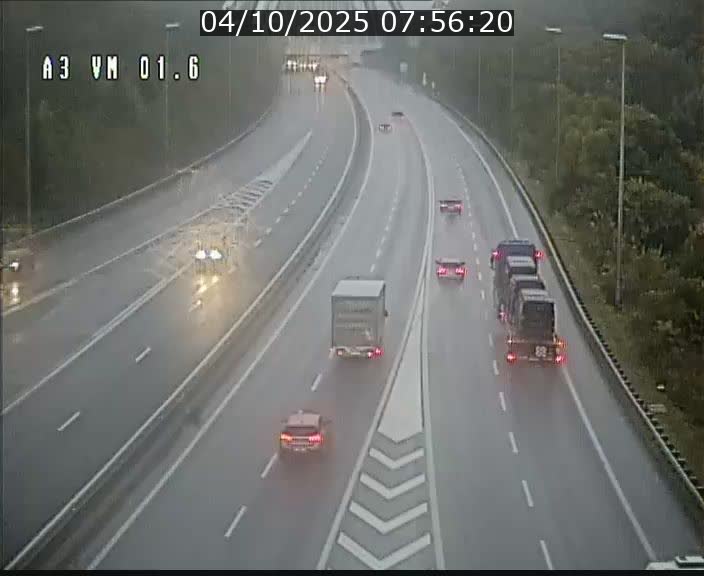 <h2>Traffic live webcam Luxembourg - Croix de Gasperich - A3 - BK 1.6 - direction France/Aire de Berchem</h2>