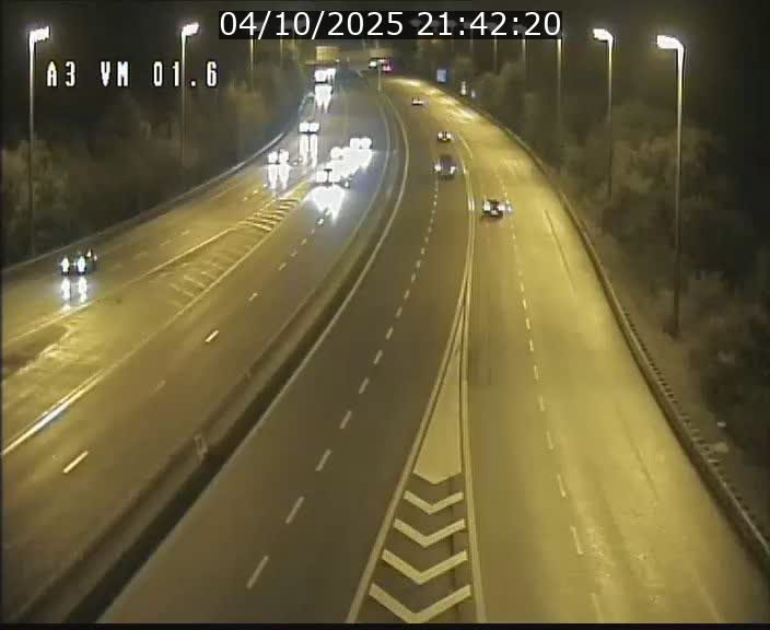 <h2>Traffic live webcam Luxembourg - Croix de Gasperich - A3 - BK 1.6 - direction France/Aire de Berchem</h2>