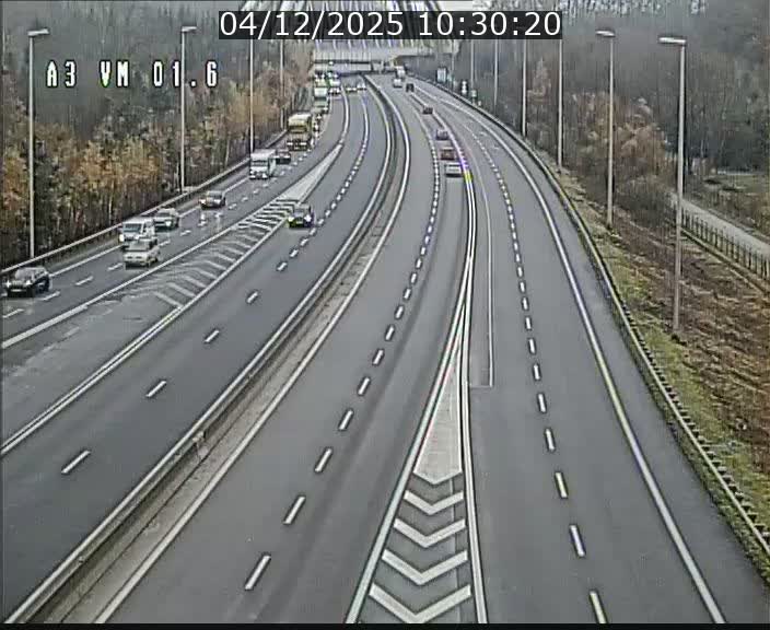 <h2>Traffic live webcam Luxembourg - Croix de Gasperich - A3 - BK 1.6 - direction France/Aire de Berchem</h2>