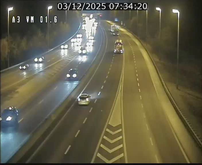 <h2>Traffic live webcam Luxembourg - Croix de Gasperich - A3 - BK 1.6 - direction France/Aire de Berchem</h2>